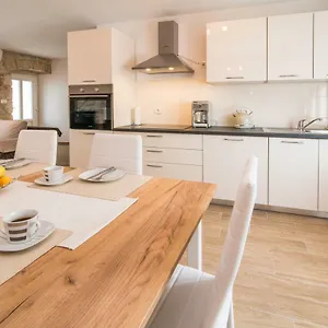  Apartman Tara